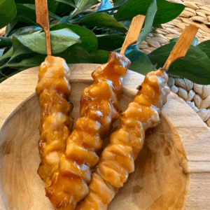 Brochette de poulet Yakitori – Filets de poulet marinés, sauce teriyaki