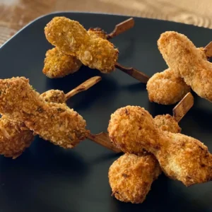 Assortiment de brochettes de poulet panées surgelées – 4 recettes asiatiques (curry vert, coco massaman, korma, massala)